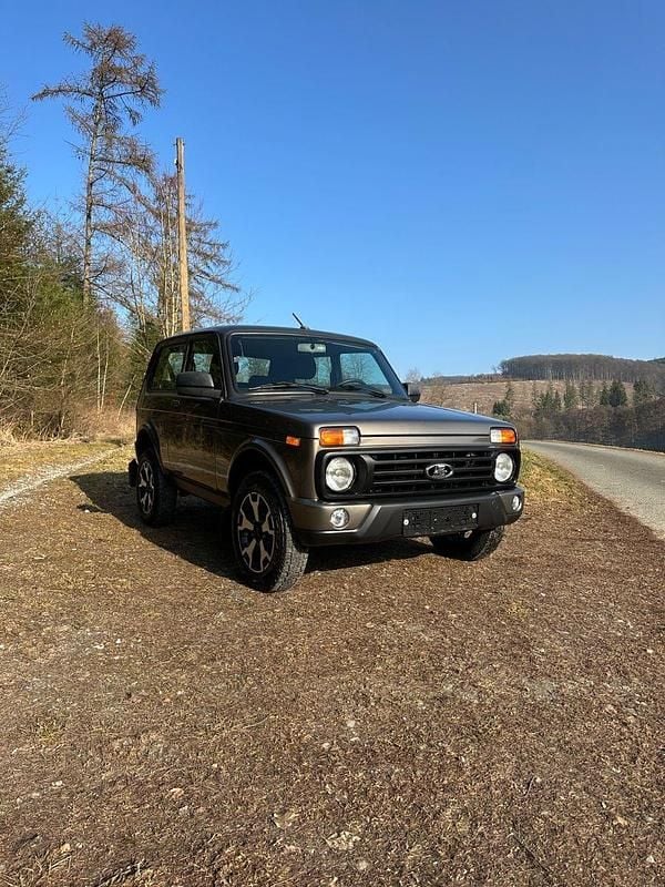 Gebraucht Lada Urban 83 PS (61 kW) 2023 Braun SUV