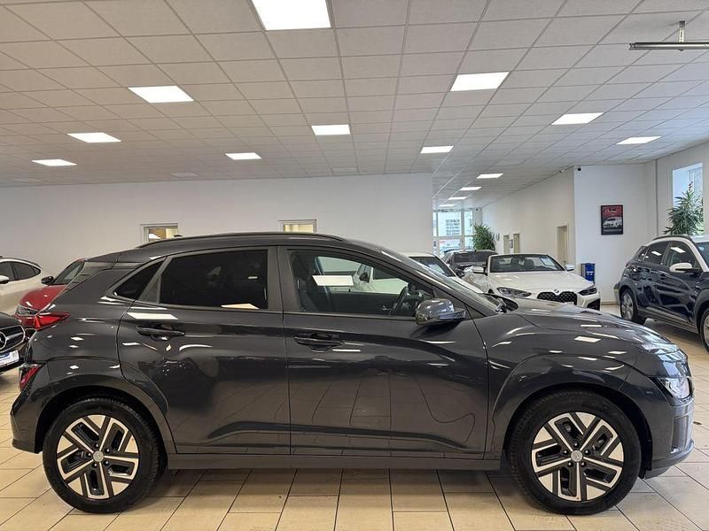 Gebraucht Hyundai Kona Trend 100 kW (136 PS) 2023 Grau SUV