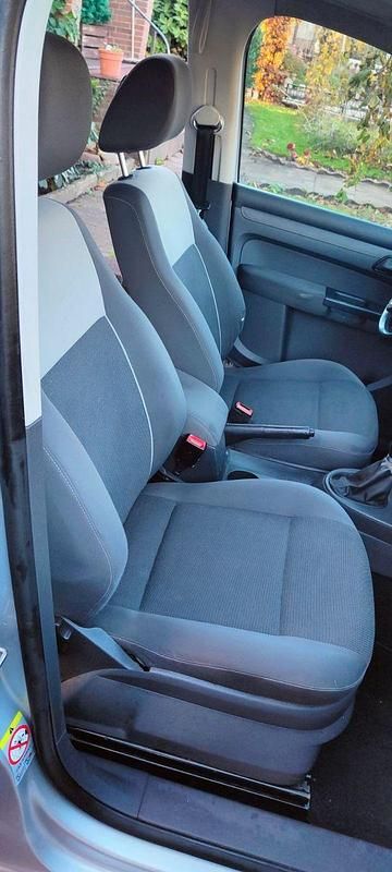 Gebraucht VW Caddy Maxi 139 PS (102 kW) 2011 Silber Van / Kleinbus