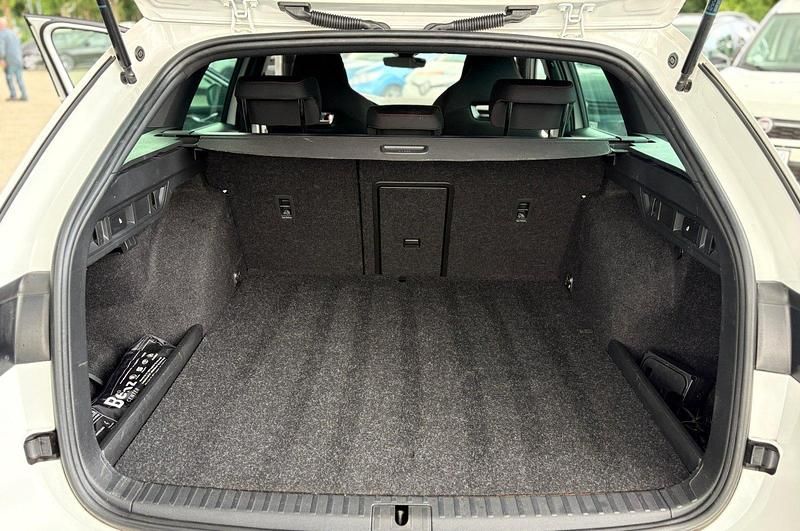 Second-hand Skoda Octavia RS 245 CP (180 kW) 2023 Alb Break