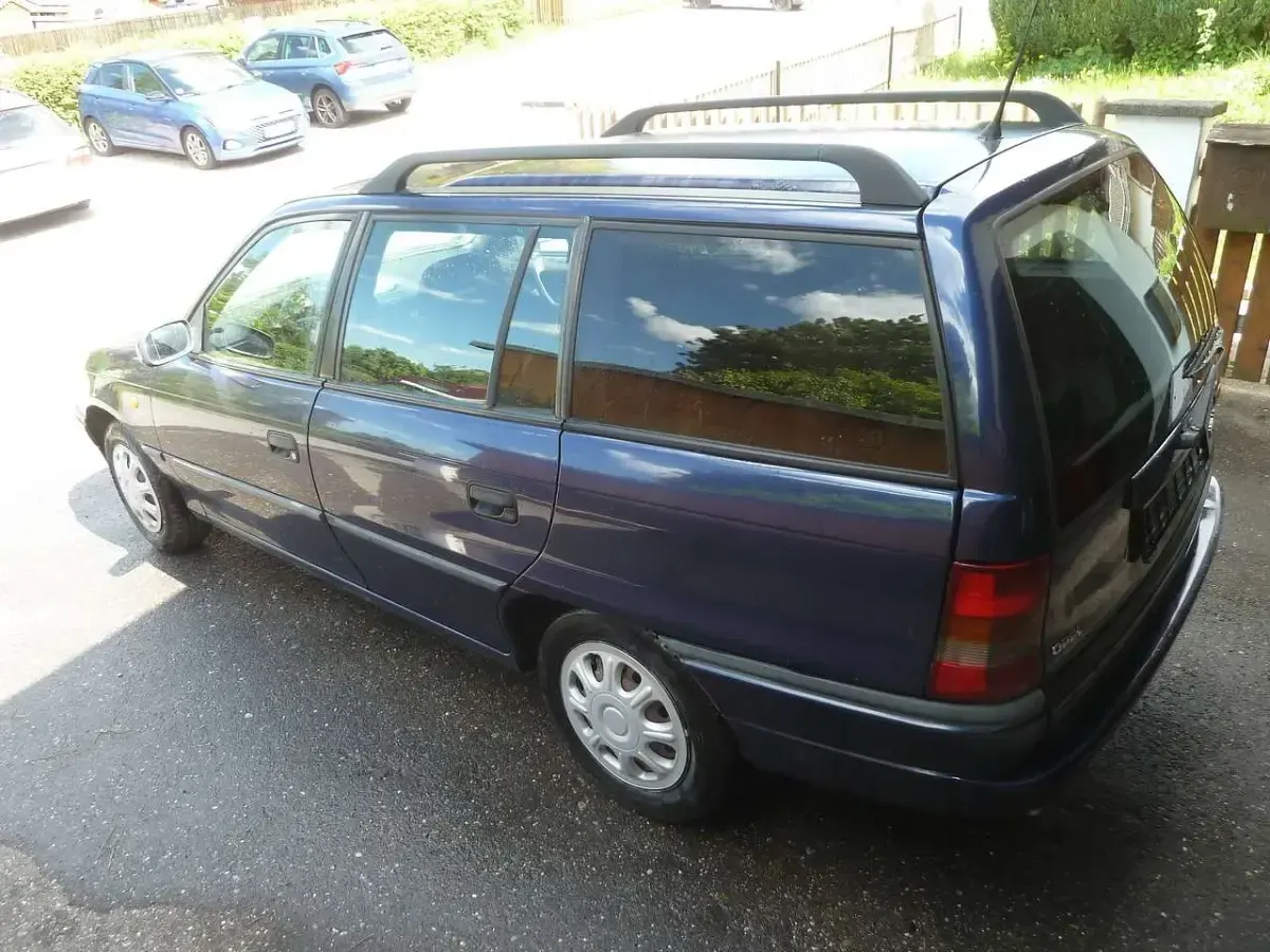 Gebraucht Opel Astra 75 PS (55 kW) 1997 Blau Kombi
