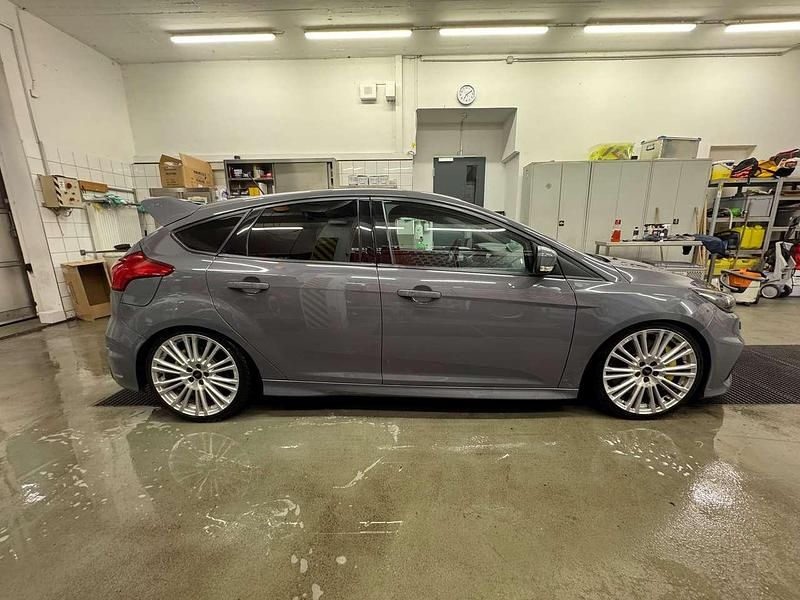 Używany Ford Focus S 349 KM (256 kW) 2016 Szary Sedan/Limuzyna