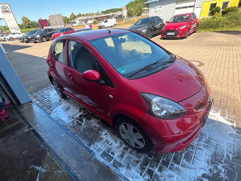 Rot Gebraucht 2007 Toyota Aygo Cool Kleinwagen | 1.850 € (Fairer Preis) - Bild 1/4