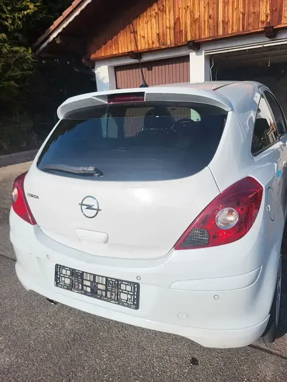 Gebraucht Opel Corsa Sport 101 PS (74 kW) 2010 Weiß Kleinwagen