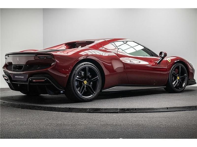 Gebraucht Ferrari 296 901 PS (662 kW) 2024 Rot