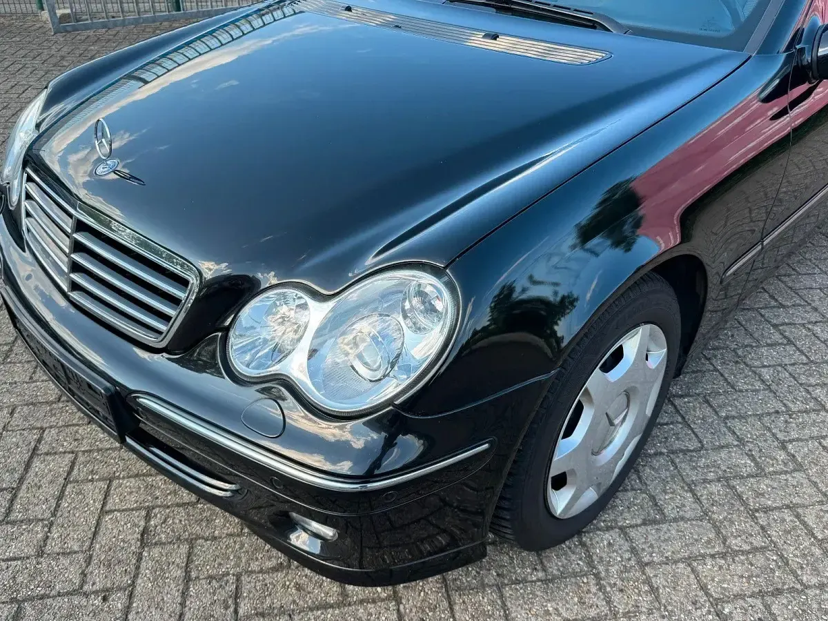 Second-hand Mercedes C220 Avantgarde 150 CP (110 kW) 2007 Negru Break