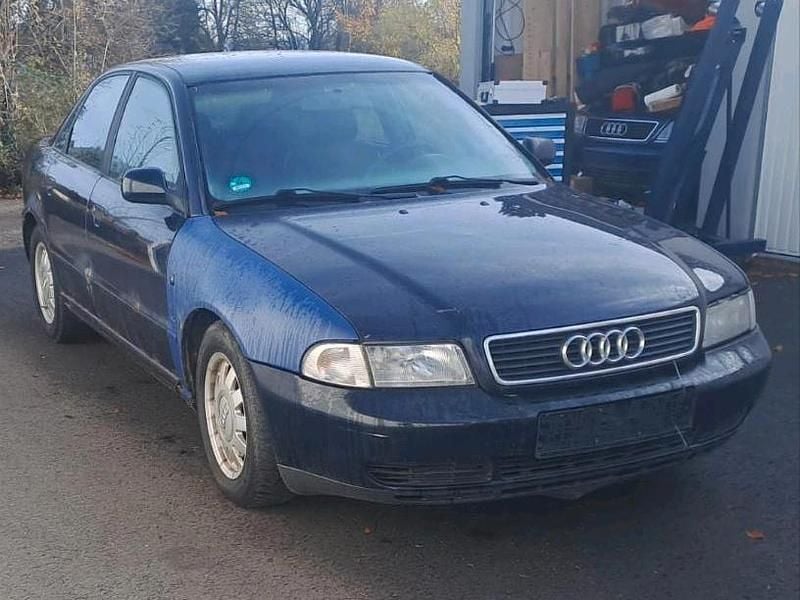 Blau Gebraucht 1997 Audi A4 Limousine | 600 € (Superpreis) - Bild 1/4