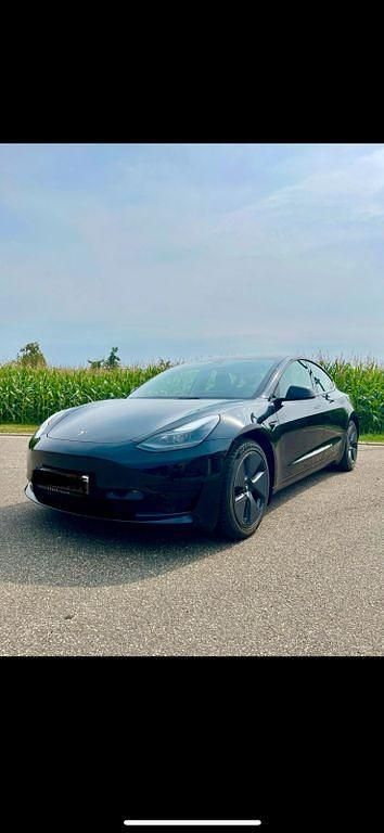 Schwarz Gebraucht 2022 Tesla Model 3 RWD Limousine | 27.500 € (Fairer Preis) - Bild 1/4