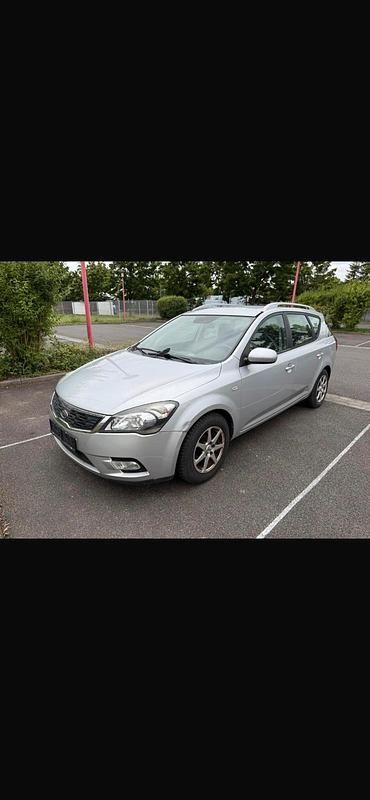 Silber Gebraucht 2010 Kia Ceed Kleinwagen | 2.400 € (Guter Preis) - Bild 1/4