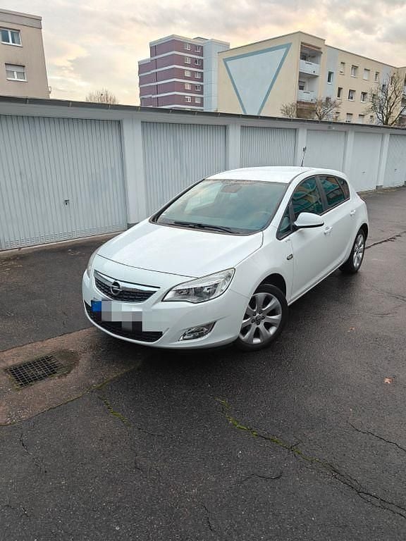 Weiß Gebraucht 2012 Opel Astra Limousine | 3.500 € (Superpreis) - Bild 1/4