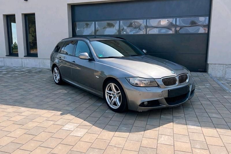 Silber Gebraucht 2011 BMW 330 M Sport Kombi | 7.200 € (Guter Preis) - Bild 1/4