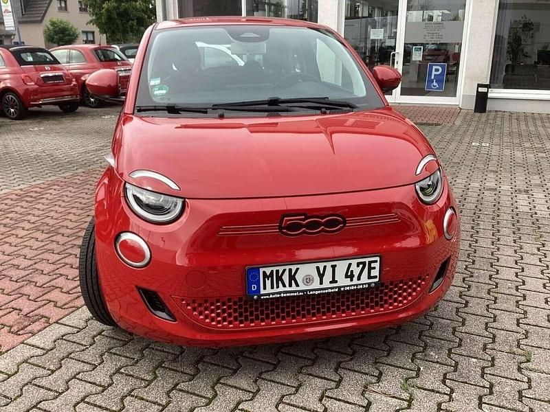 Gebraucht Fiat 500e Red 86 kW (118 PS) 2023 Passion rot Kleinwagen