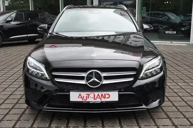 Gebraucht Mercedes C180 Avantgarde 156 PS (114 kW) 2020 Schwarz Limousine