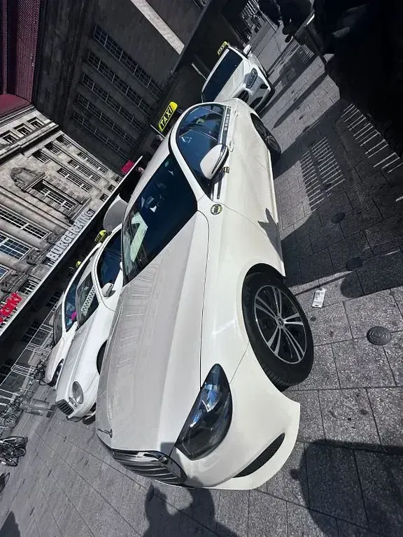 Gebraucht Mercedes E200 150 PS (110 kW) 2018 Gelb Limousine