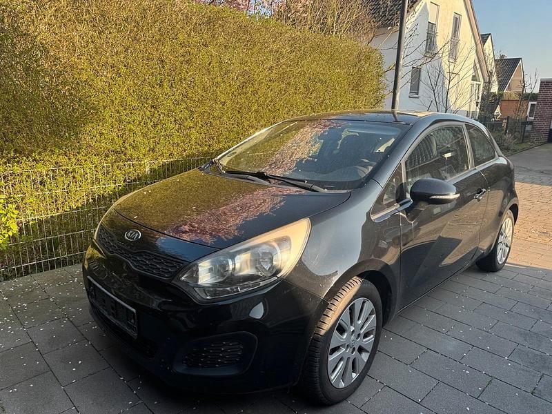 Gebraucht Kia Rio 75 PS (55 kW) 2012 Schwarz Kleinwagen