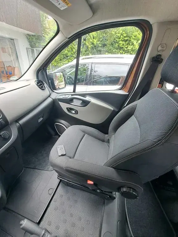Gebraucht Renault Trafic 121 PS (88 kW) 2019 Orange Van / Kleinbus