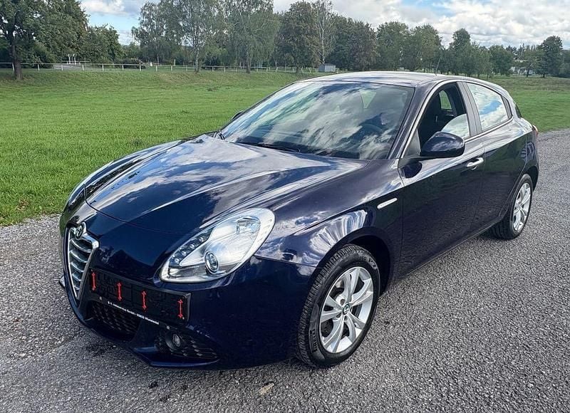 Blau Gebraucht 2013 Alfa Romeo Giulietta Turismo Limousine | 8.800 € (Guter Preis) - Bild 1/4