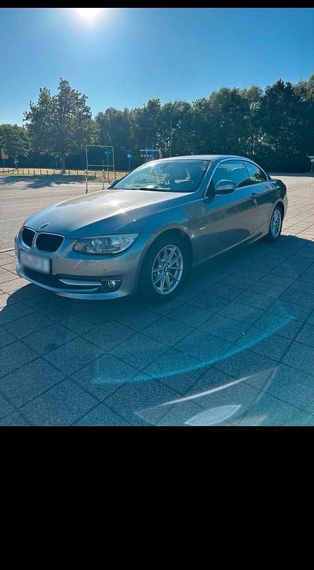 Gebraucht BMW 318 Cabriolet 143 PS (105 kW) 2011 Grau Cabrio