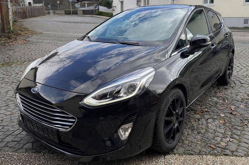 Gebraucht Ford Fiesta Titanium 101 PS (74 kW) 2018 Schwarz Kleinwagen