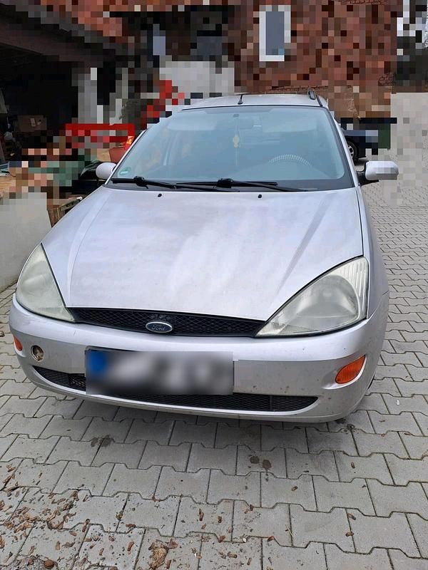 Usata Ford Focus 109 CV (80 kW) 2000 Argento Berlina