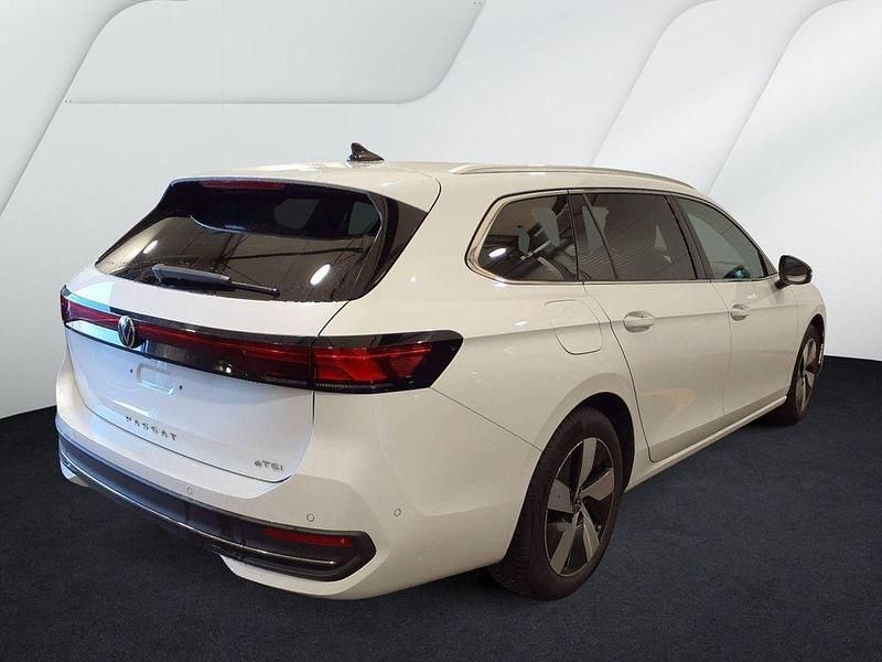 Gebraucht VW Passat Business 150 PS (110 kW) 2025 Oryxweiß perlmutteffekt Kombi