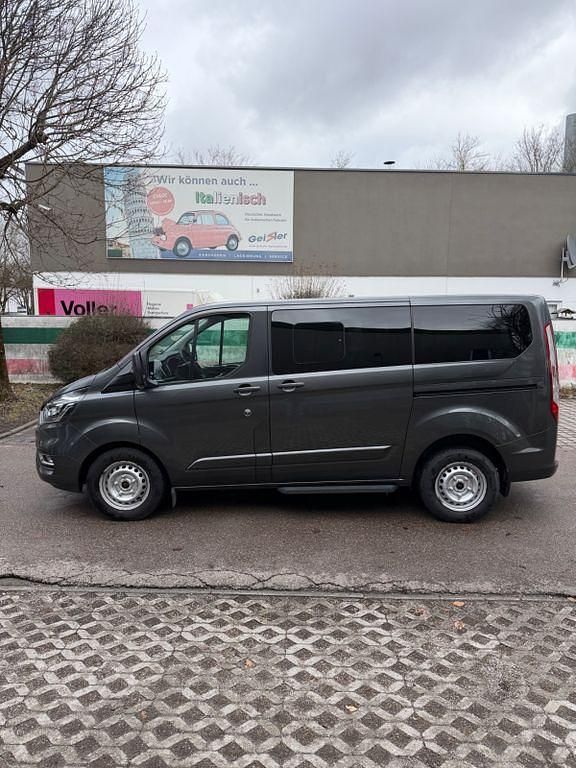 Gebraucht Ford Tourneo Titanium 131 PS (96 kW) 2019 Grau Van / Kleinbus