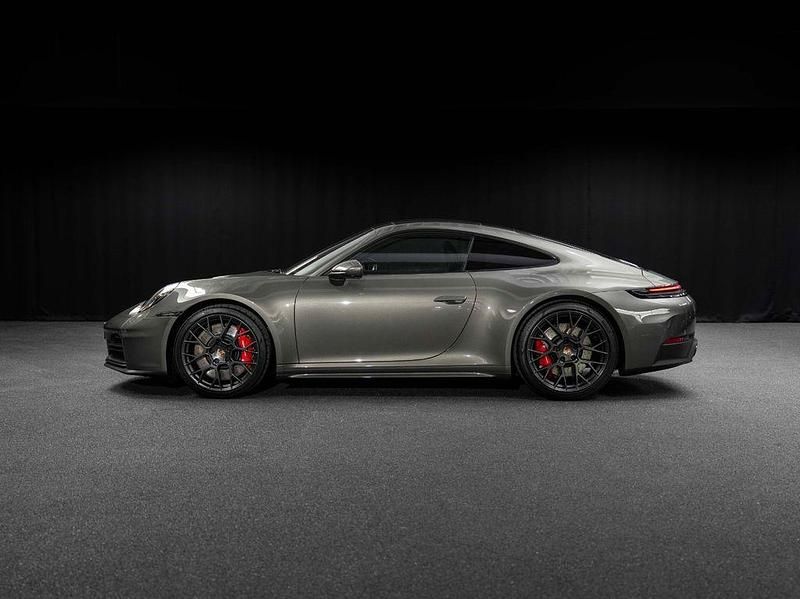 Neu Porsche 911 Carrera 4S 450 PS (330 kW) 2026 Grün Coupé