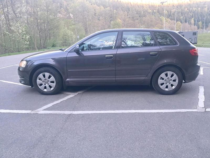 Usata Audi A3 105 CV (77 kW) 2012 Viola Utilitaria