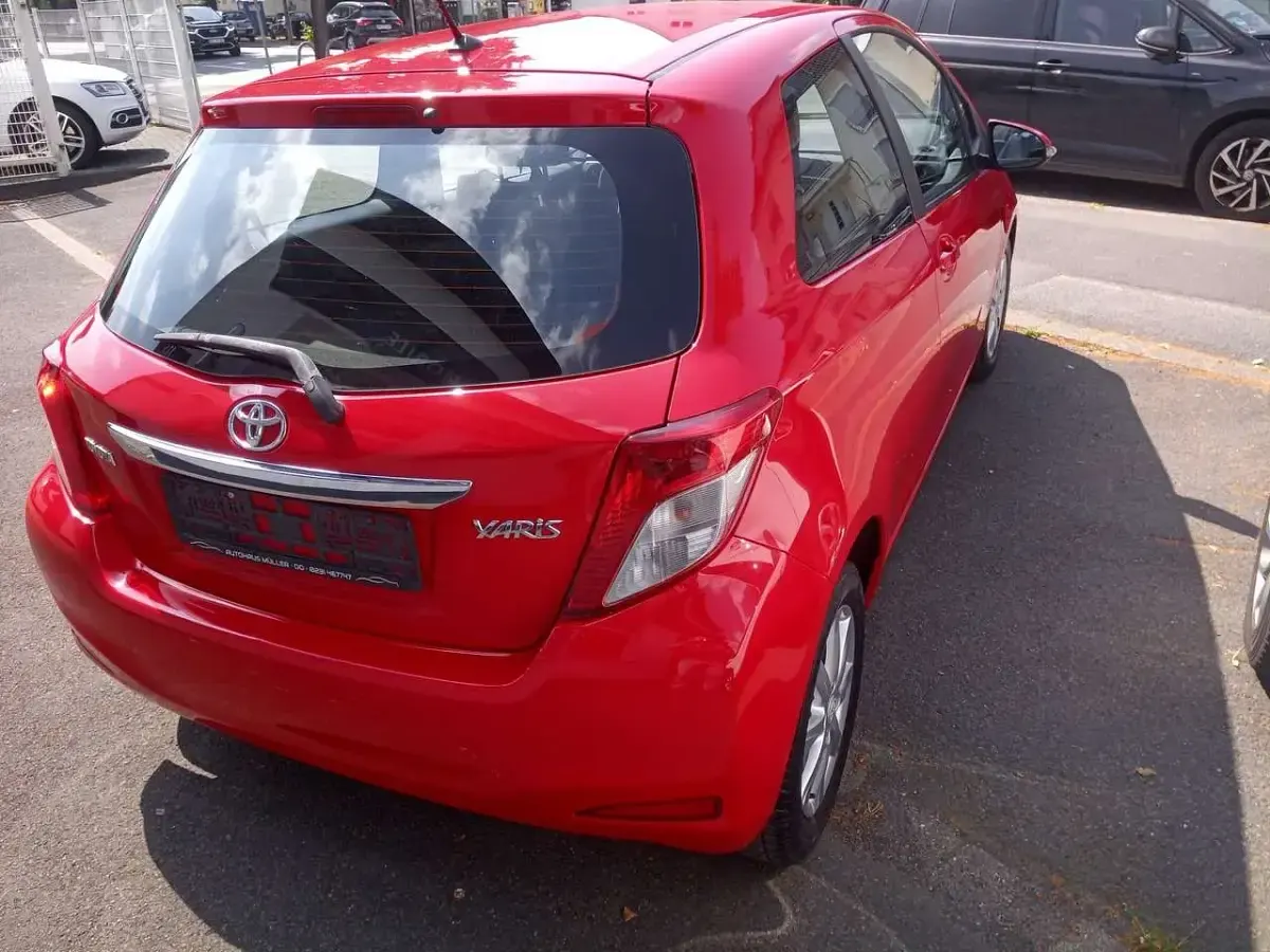 Gebraucht Toyota Yaris Cool 99 PS (72 kW) 2012 Super red 5 Kleinwagen