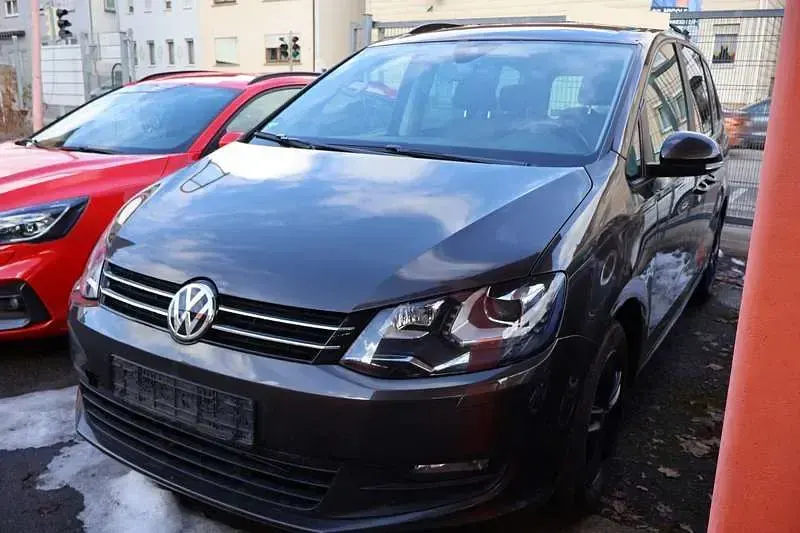 Gebraucht VW Sharan Trendline 150 PS (110 kW) 2019 Braun Van / Kleinbus