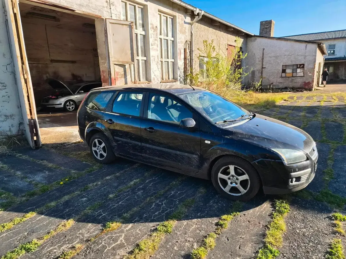 Używany Ford Focus 116 KM (85 kW) 2005 Czarny Kombi