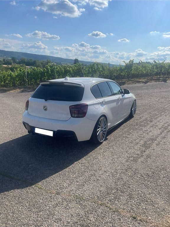 Używany BMW 118 Performance 143 KM (105 kW) 2012 Biały Hatchback