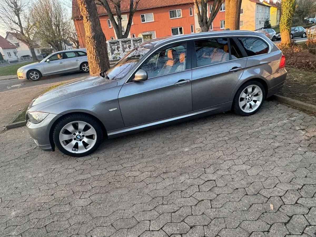 Gebraucht BMW 320 Exclusive 184 PS (135 kW) 2012 Grau Kombi