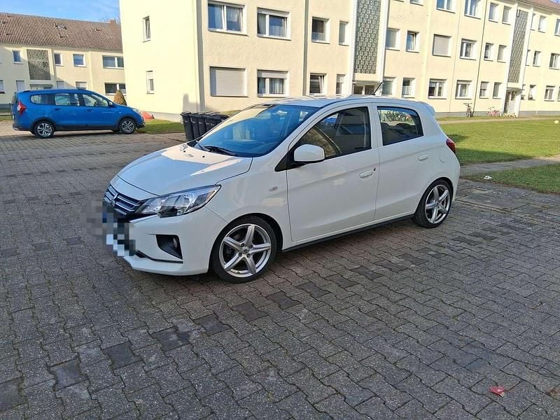 Weiß Gebraucht 2024 Mitsubishi Space Star Limousine | 10.500 € (Guter Preis) - Bild 1/4