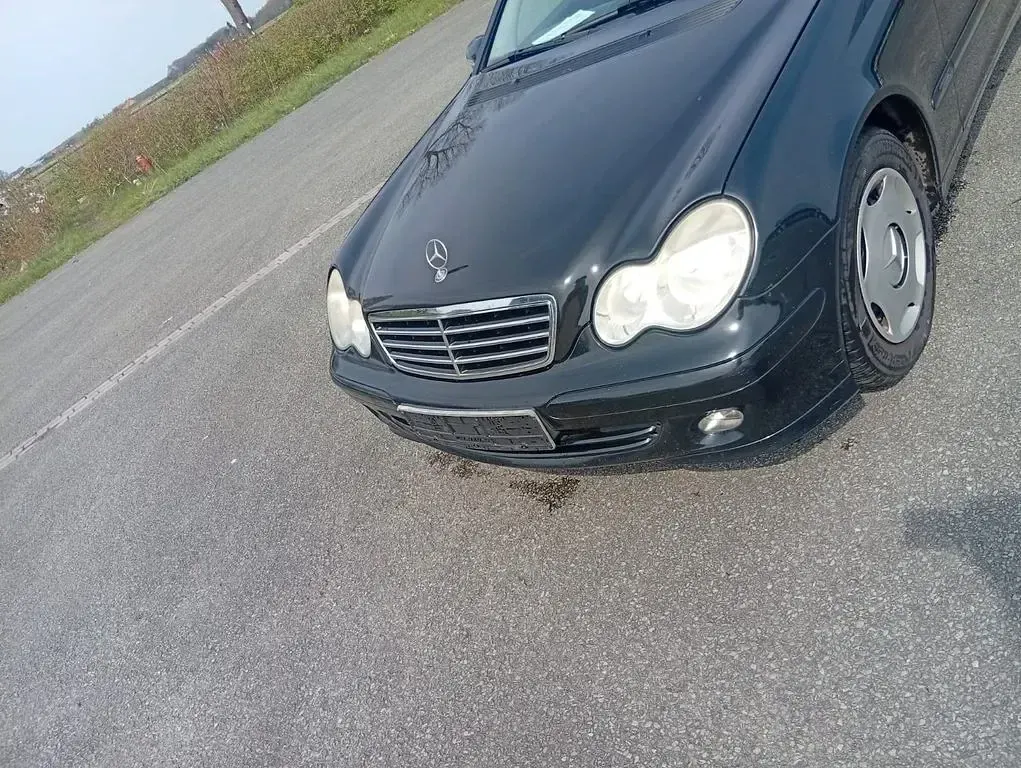Gebraucht Mercedes C200 Classic 122 PS (89 kW) 2004 Schwarz Limousine