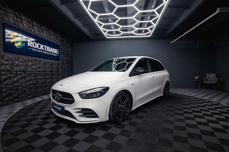 Weiß Gebraucht 2022 Mercedes B200 AMG Van / Kleinbus | 21.990 € (Guter Preis) - Bild 1/4