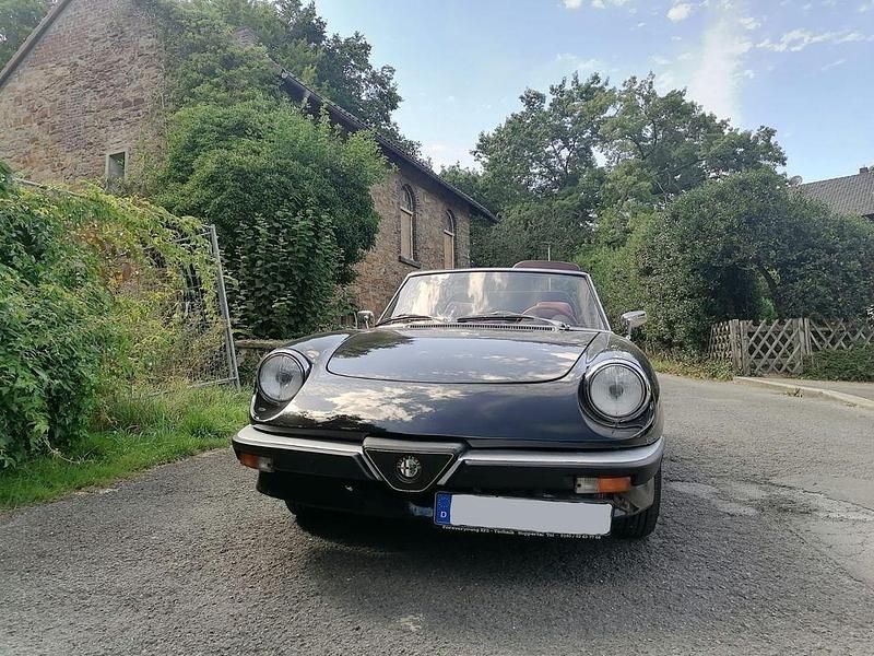 Gebraucht Alfa Romeo Spider 103 PS (75 kW) 1986 Schwarz Cabrio