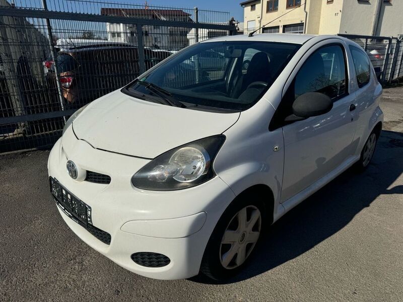 Gebraucht Toyota Aygo Basis 68 PS (50 kW) 2009 Weiß Kleinwagen
