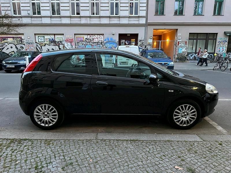 Schwarz Gebraucht 2010 Fiat Punto Kleinwagen | 2.000 € - Bild 1/4