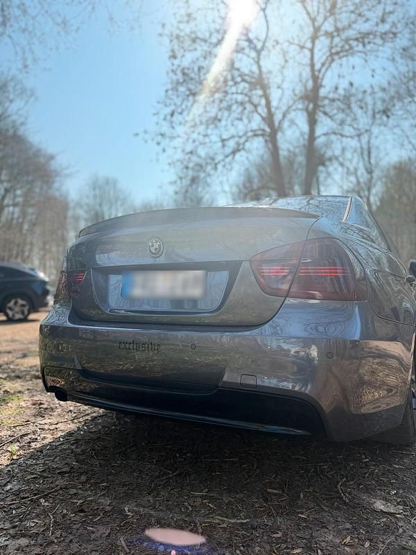 Gebraucht BMW 320 163 PS (119 kW) 2007 Grau Limousine