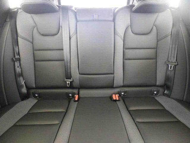 Gebraucht Volvo V60 Plus 253 PS (186 kW) 2025 Crystal white pearl Kombi