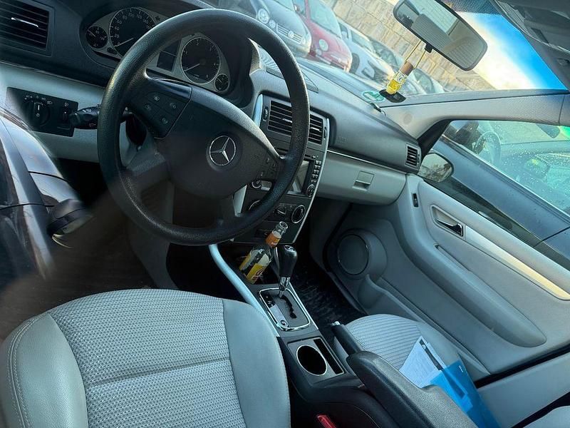 Gebraucht Mercedes B180 109 PS (80 kW) 2005 Grau Van / Kleinbus