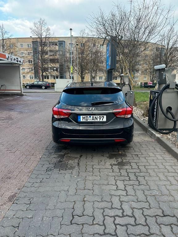 Gebraucht Hyundai i40 136 PS (100 kW) 2013 Schwarz Kombi