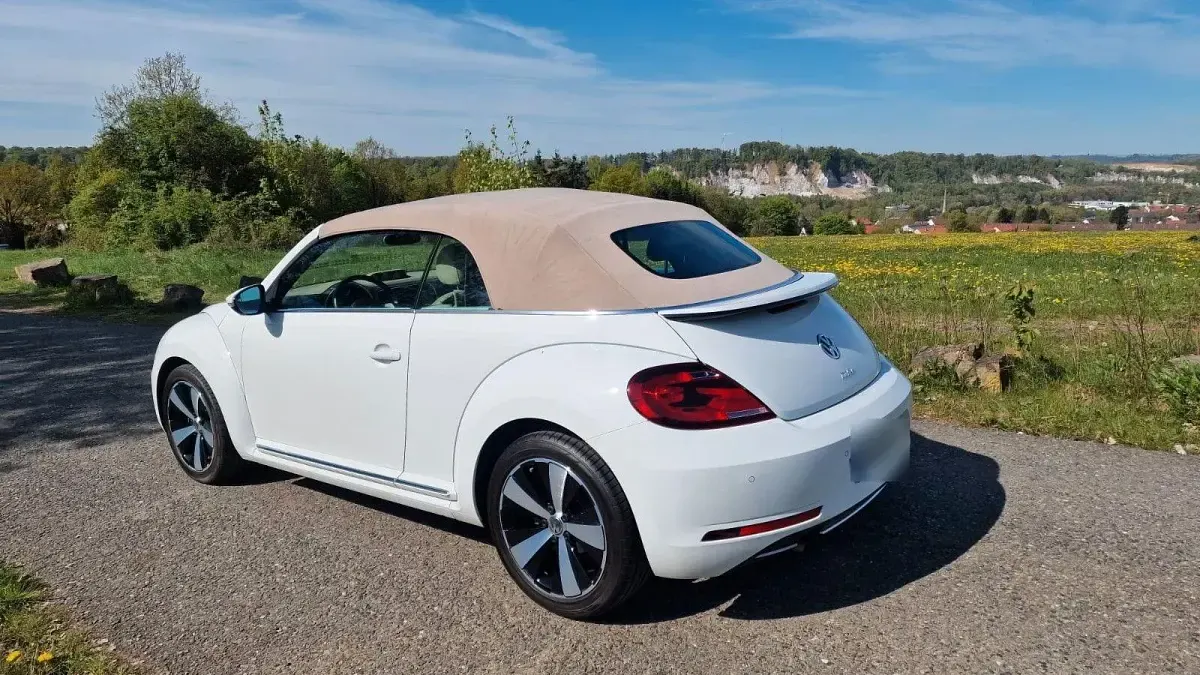 Gebraucht VW Beetle Design 105 PS (77 kW) 2016 Weiß Kleinwagen
