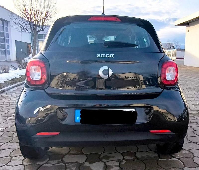 Gebraucht Smart ForFour 90 PS (66 kW) 2019 Schwarz Kleinwagen
