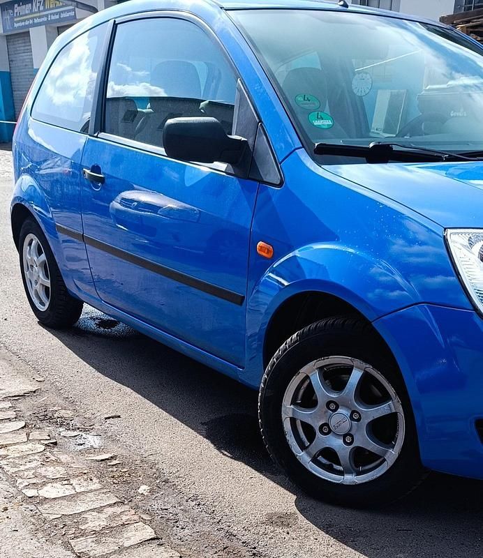 Gebraucht Ford Fiesta 60 PS (44 kW) 2003 Blau Kleinwagen