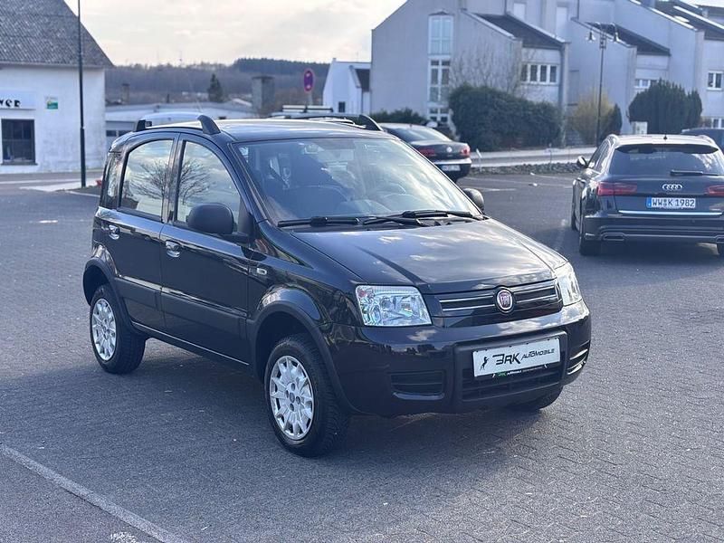 Gebraucht Fiat Panda 4x4 Climbing 69 PS (50 kW) 2011 Schwarz Kleinwagen