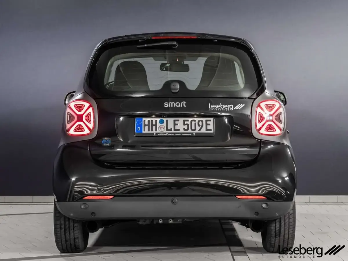 Gebraucht Smart ForTwo Coupé Passion 60 kW (82 PS) 2021 Bodypanels in black Coupé