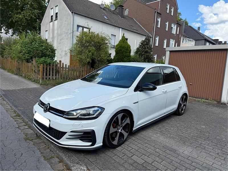 Weiß Gebraucht 2017 VW Golf VII Sound Kleinwagen | 13.999 € (Guter Preis) - Bild 1/4
