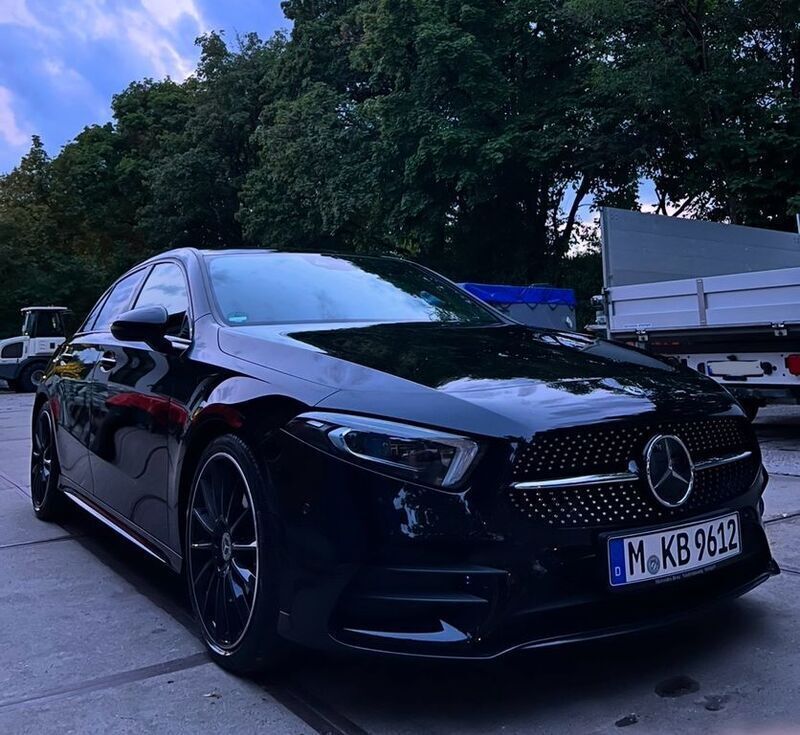 Schwarz Gebraucht 2019 Mercedes A220 AMG line Limousine | 22.990 € (Fairer Preis) - Bild 1/4